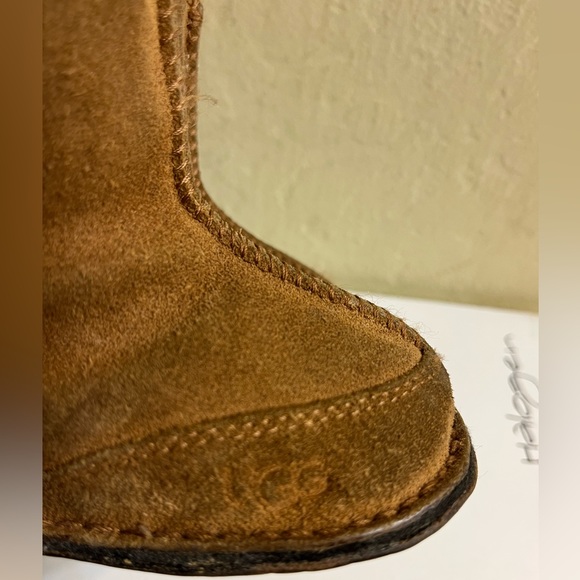 UGG BOOTS TIE UP BACK Sheep Skin, Color: Tan, Size Small infant - Picture 7 of 11